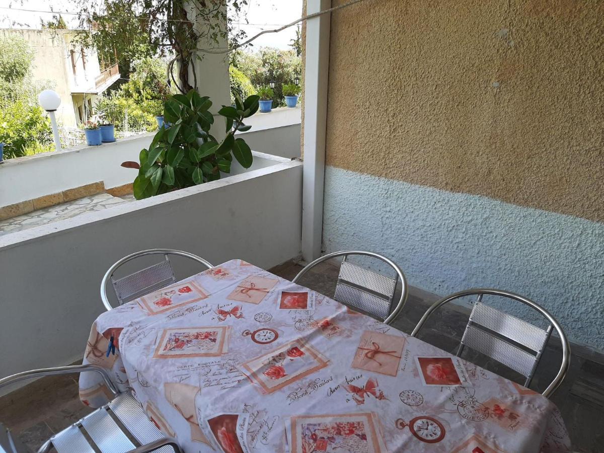 Cheerful Apartment In Mpenitses With Balcony Exterior photo